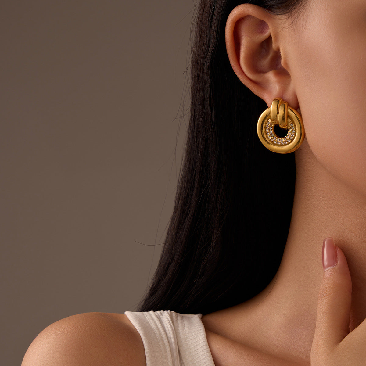 Orecchini a Cerchio Rotondi Stile Vintage in Acciaio Inossidabile con Placcatura in Oro 18K e Intarsio di Zirconi
