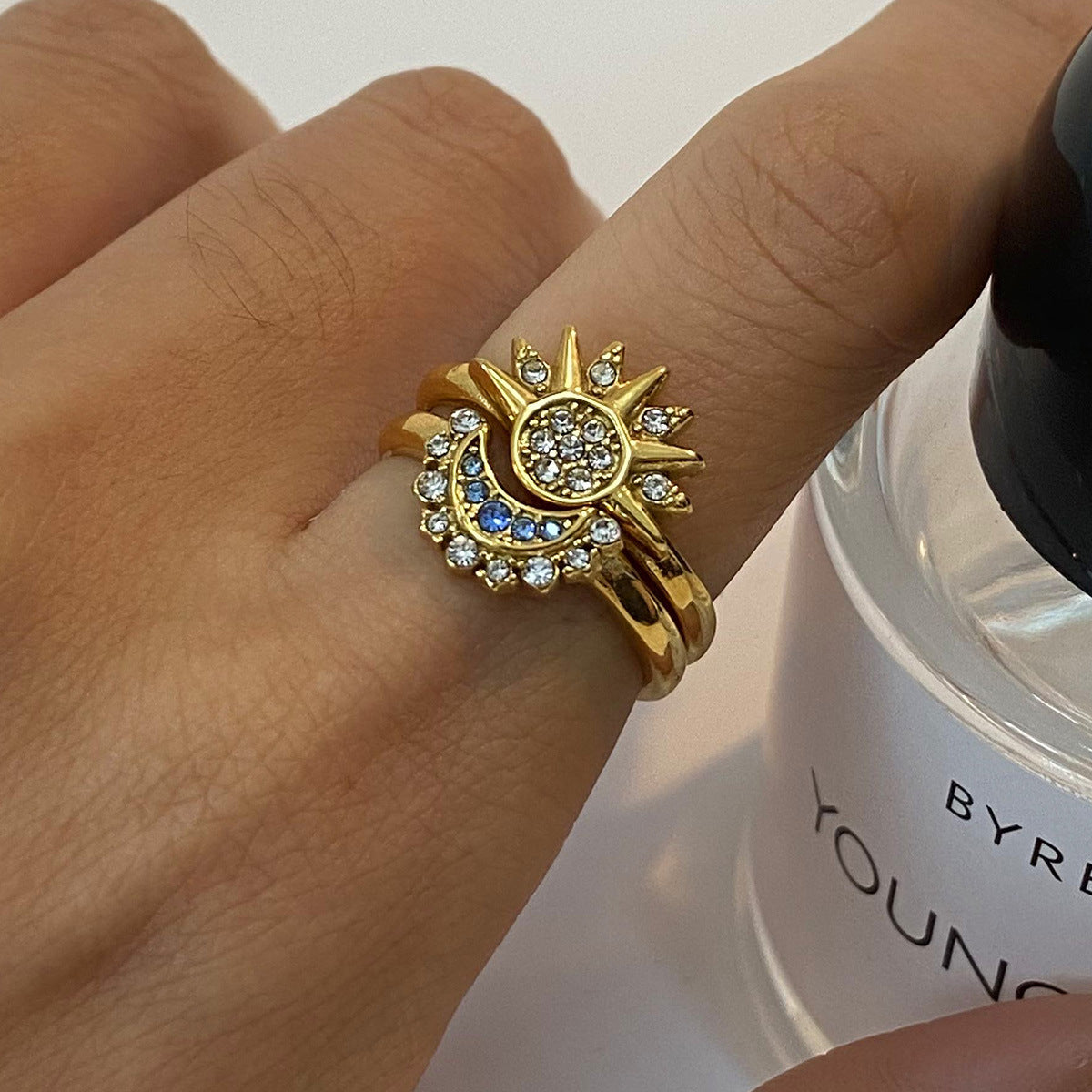 Anello Minimalista Geometrico a Forma di Luna in Acciaio Inossidabile con Finitura Galvanizzata per Donna