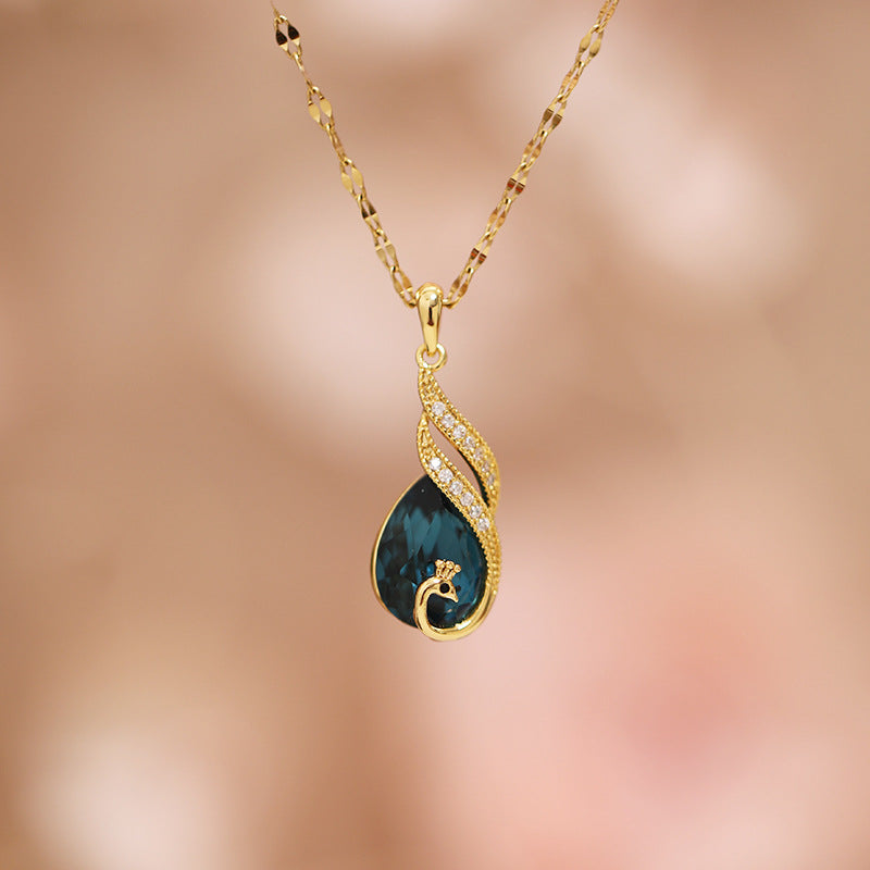 Collana Unisex in Acciaio al Titanio con Pendente a Forma di Pavone Blu e Fiori, Placcato Oro 18K