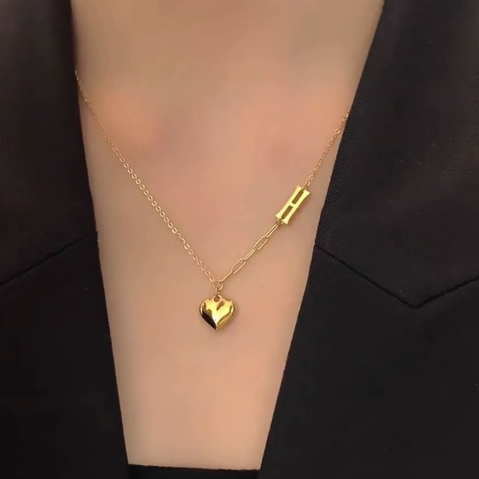 Minimalist 18K Gold Plated Heart Pendant Necklace for Women, Titanium Steel Clavicle Chain