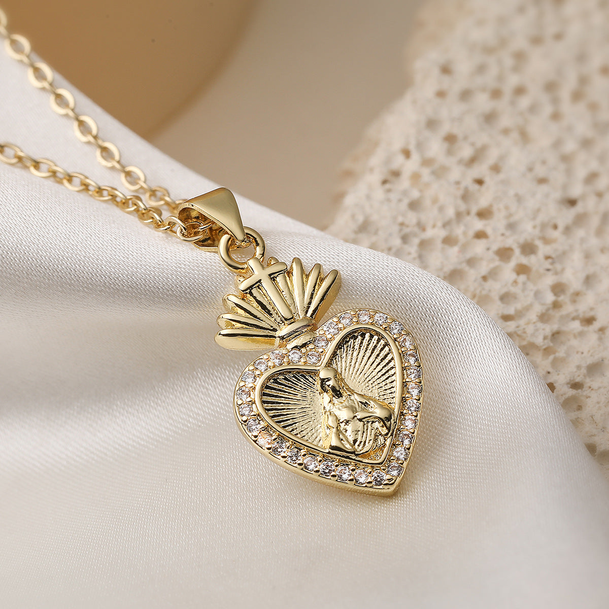 Vintage 18K Gold Plated Brass Heart Cubic Zirconia Pendant Necklace for Women