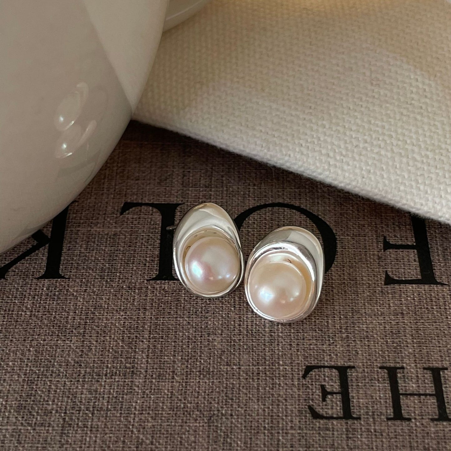 Aretes Minimalistas Dulces de Plata Esterlina 925 con Incrustaciones de Perlas de Agua Dulce en Forma de Lágrima para Mujer