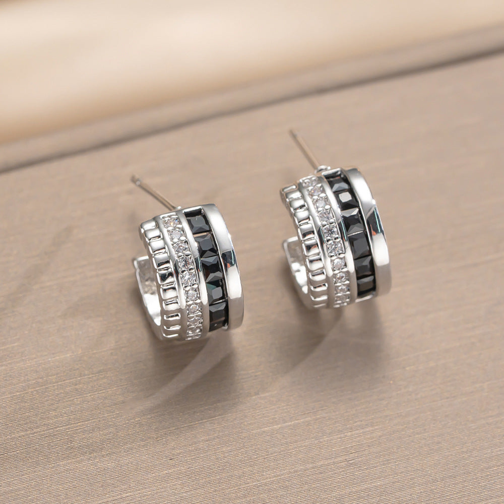 Set di collana in acciaio al titanio geometrico minimalista di lusso leggero con ciondolo in rame placcato oro 18 carati e intarsio in zircone, unisex