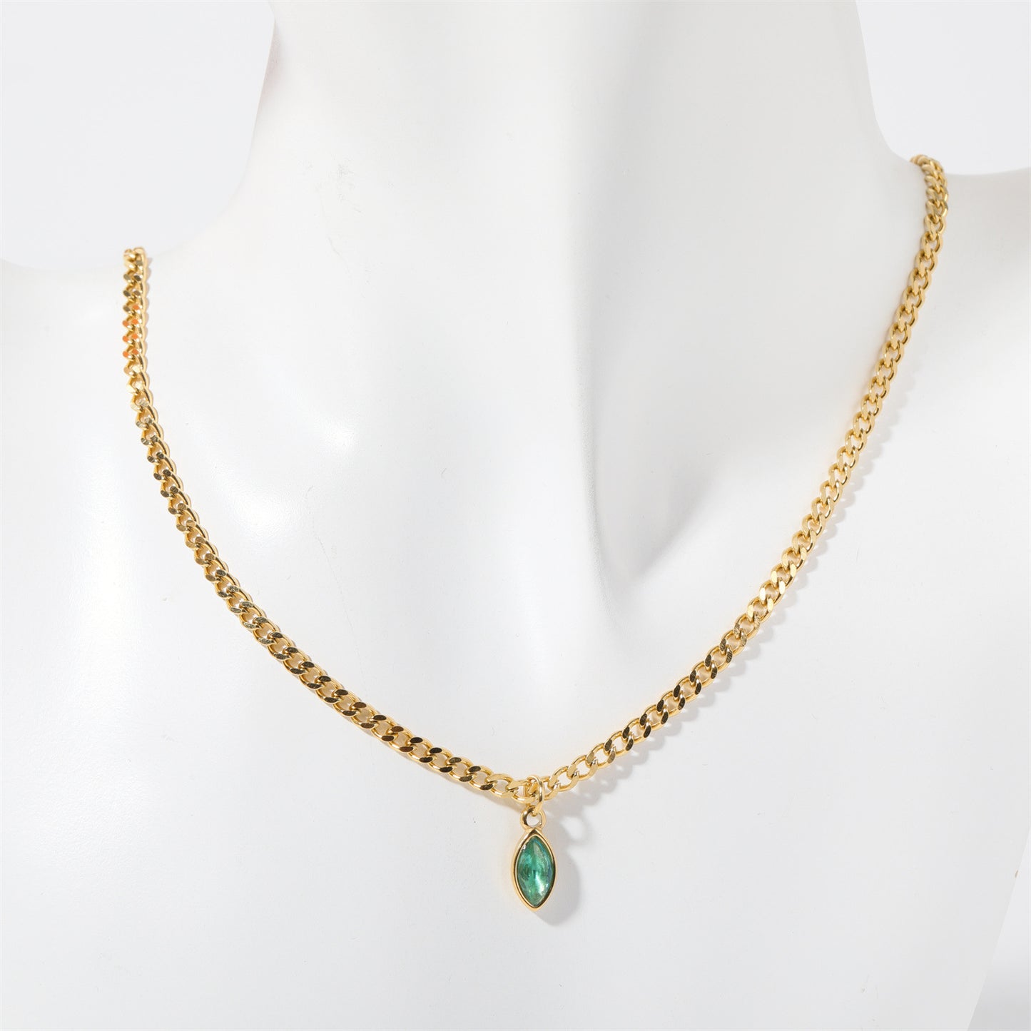 Collar con colgante de acero inoxidable geométrico minimalista de lujo con circonita cúbica y chapado al vacío en cadena cubana