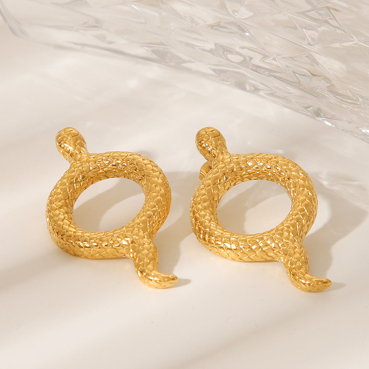 Orecchini a perno in acciaio inossidabile a forma di serpente stile Ins con placcatura in oro 18K, ipoallergenici in acciaio al titanio