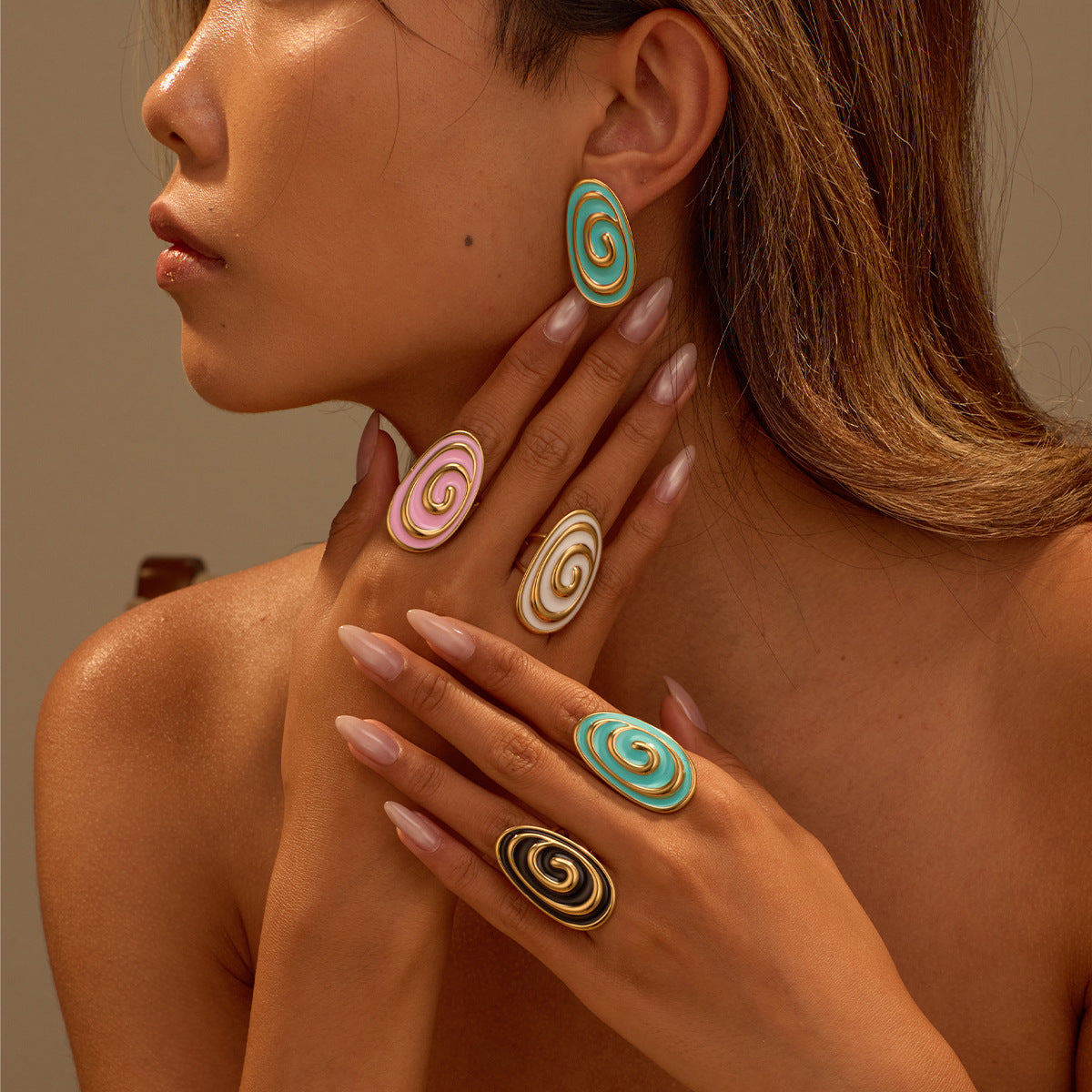 Orecchini e Anello da Donna Placcati in Acciaio Inossidabile con Design Ovale alla Moda, Set di Gioielli Minimalisti Estivi