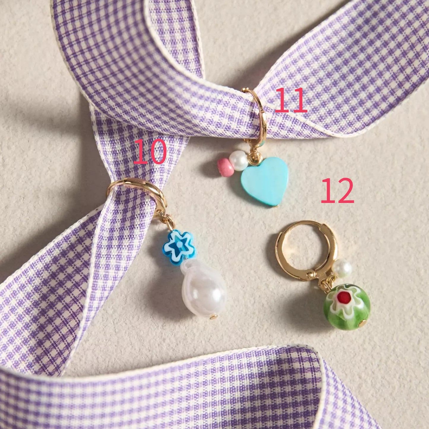 Collana con ciondolo a cuore geometrico in acciaio inossidabile placcato color oro rosa e intarsio di perle, stile minimalista