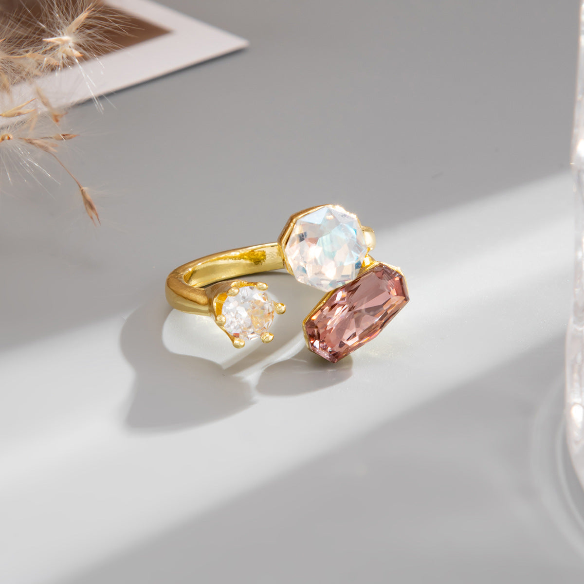 Luxury Elegant Geometric Oval Zinc Alloy Plated Ring with Cubic Zirconia and Pearl Inlay for Women