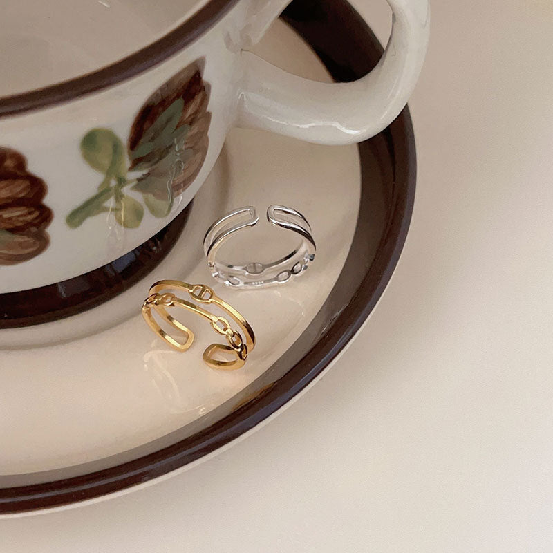 Anello Minimalista a Forma di Cuore in Argento Sterling 925 con Finitura Lucida e Delicato Design a Linee per Donna