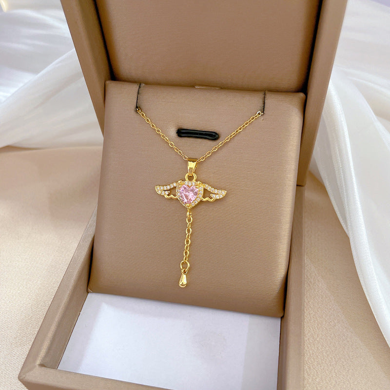 Collana con Pendente ad Ala Geometrico Minimalista con Intarsio di Strass su Catena in Acciaio al Titanio per Donna e Uomo