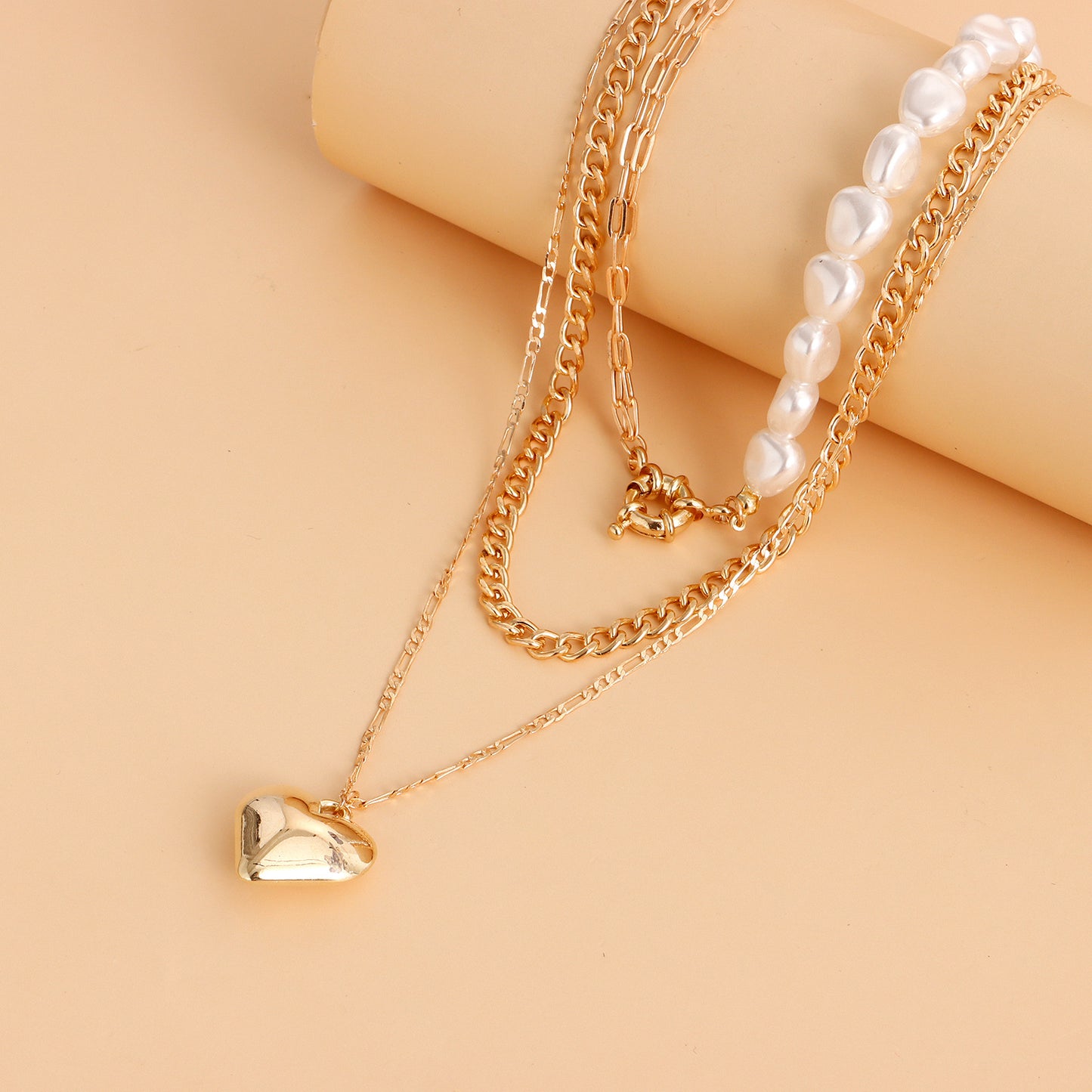 Minimalist Asymmetrical Pearl Heart Pendant Necklace for Women with Alloy Chain and Electroplated Finish