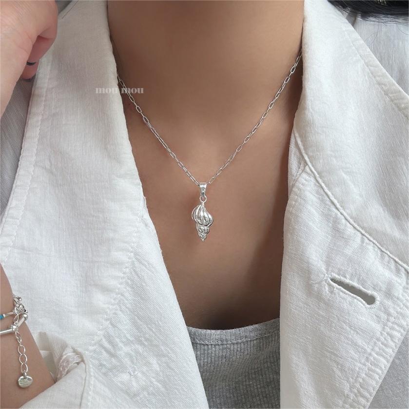 Minimalist Seashell Pendant Necklace in 925 Sterling Silver with Adjustable Chain