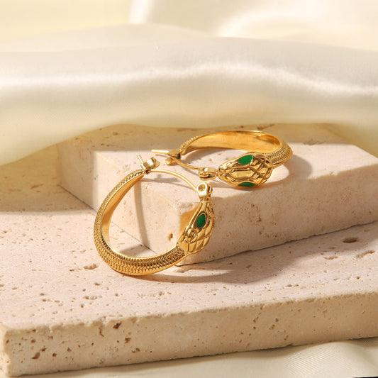 Pendientes de acero inoxidable con forma de serpiente geométrica para mujer con ojos de cristal verde, hipoalergénicos y resistentes a la decoloración