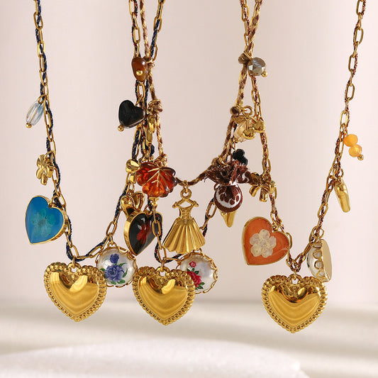 Elegante collar con colgante de acero inoxidable en forma de corazón hecho a mano, baño de oro de 18 quilates, cadena de cuerda de algodón y detalle floral