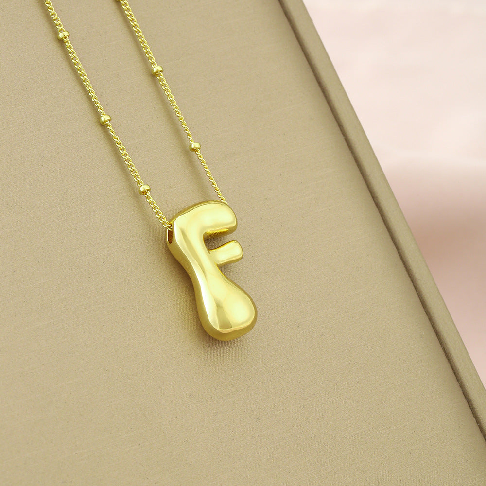 Collana girocollo minimalista da donna con ciondolo a lettera in rame placcato, catenina delicata