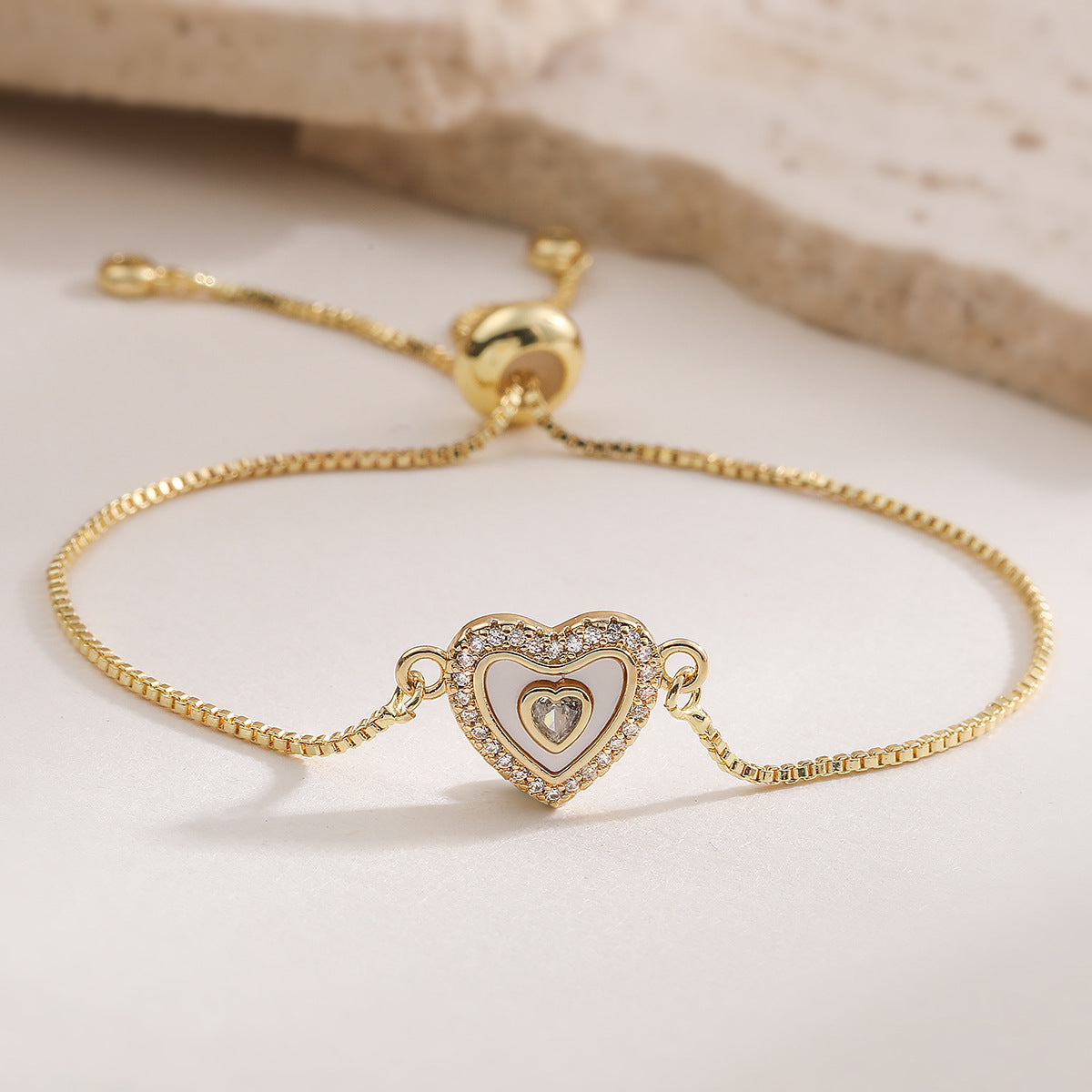 Fashion Light Luxury 18K Gold Plated Brass Heart Butterfly Bracelet with Micro-inlaid Cubic Zirconia and Shell for Women