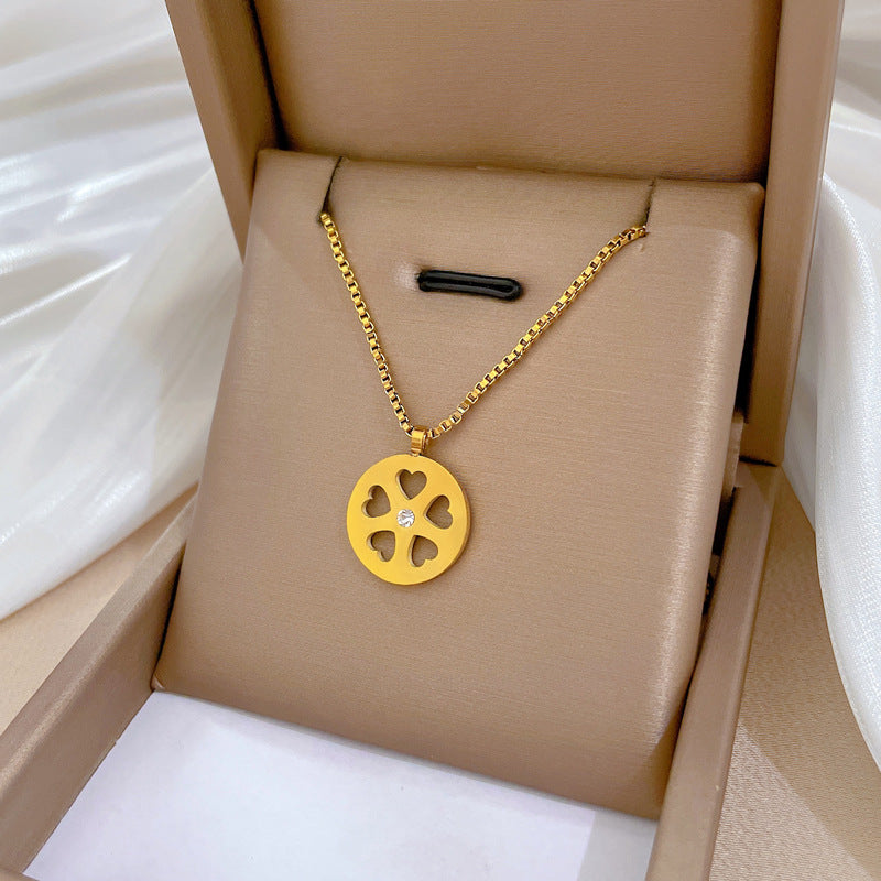 Minimalist Geometric Round Flower Pendant Necklace for Women Made of Titanium Steel with Gold Plating