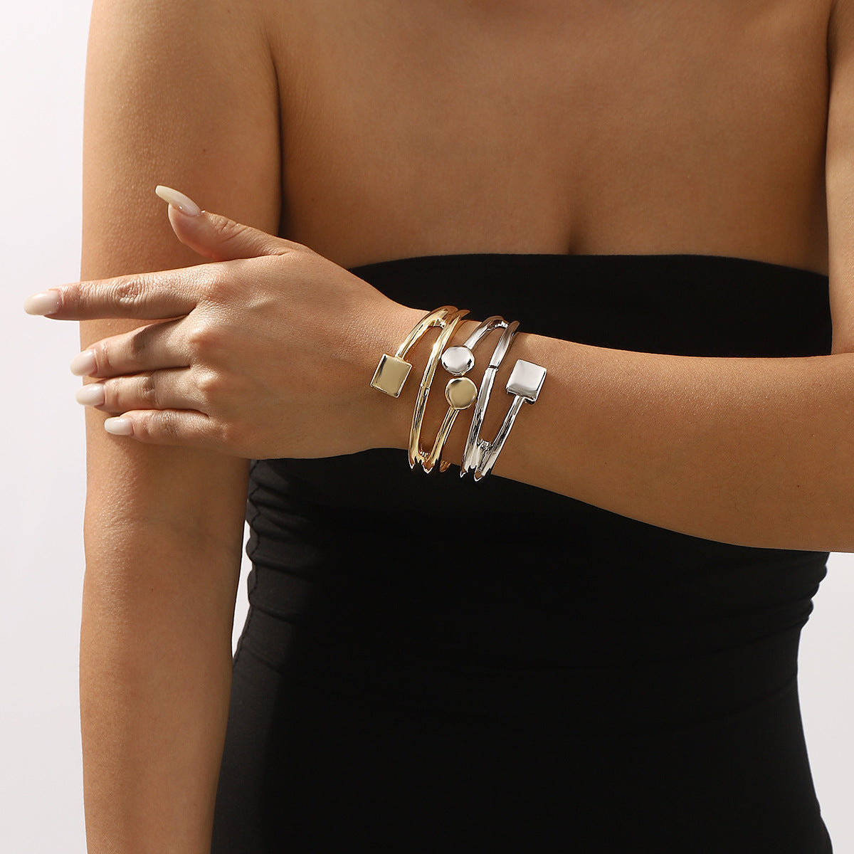 Bracciale Primaverile dal Design Geometrico in Lega con Finitura Placcata per Donne e Uomini