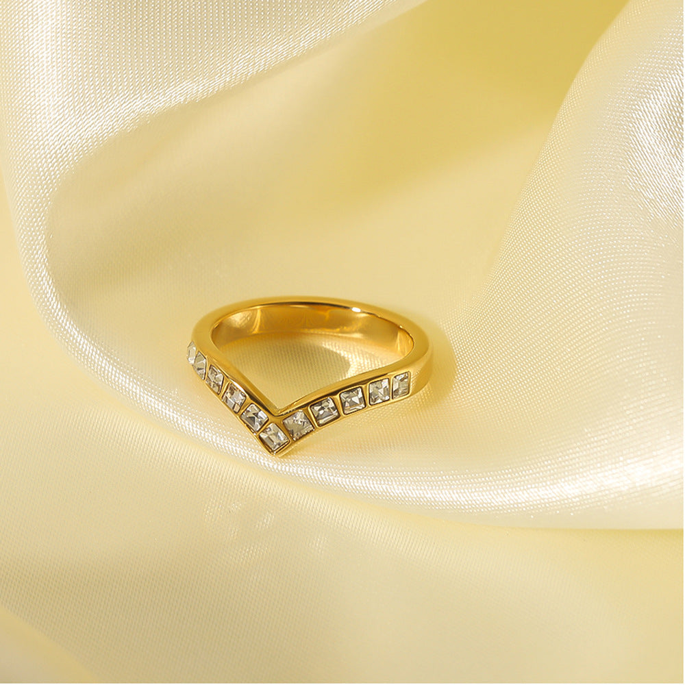 Anello da donna minimalista geometrico a V in acciaio inossidabile con intarsio in zirconi e accento a fila di diamanti