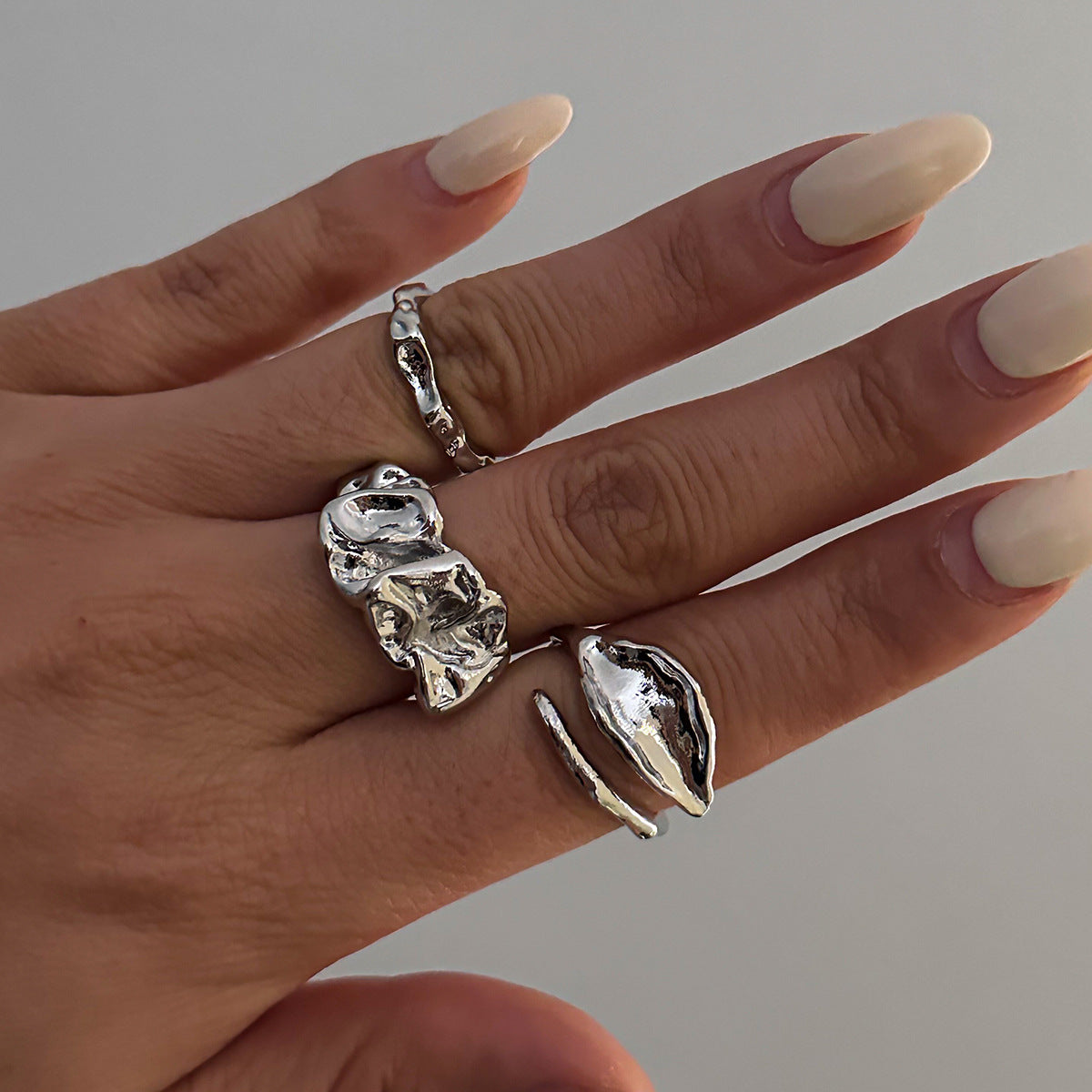 Juego de anillos minimalistas de aleación con diseño geométrico irregular y acabado chapado para mujer
