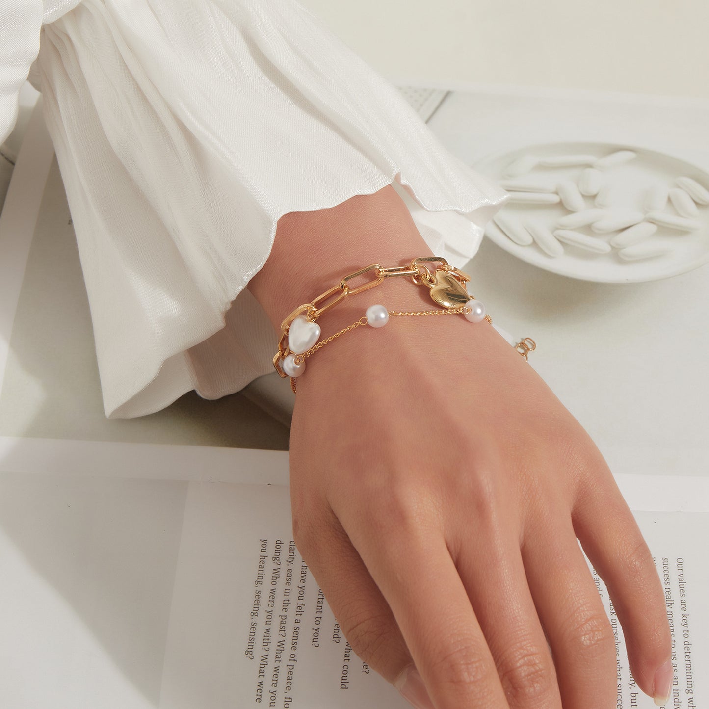 Punk Style Heart-Shaped Alloy Bracelet for Women with Electroplated Finish and Pearl Accent