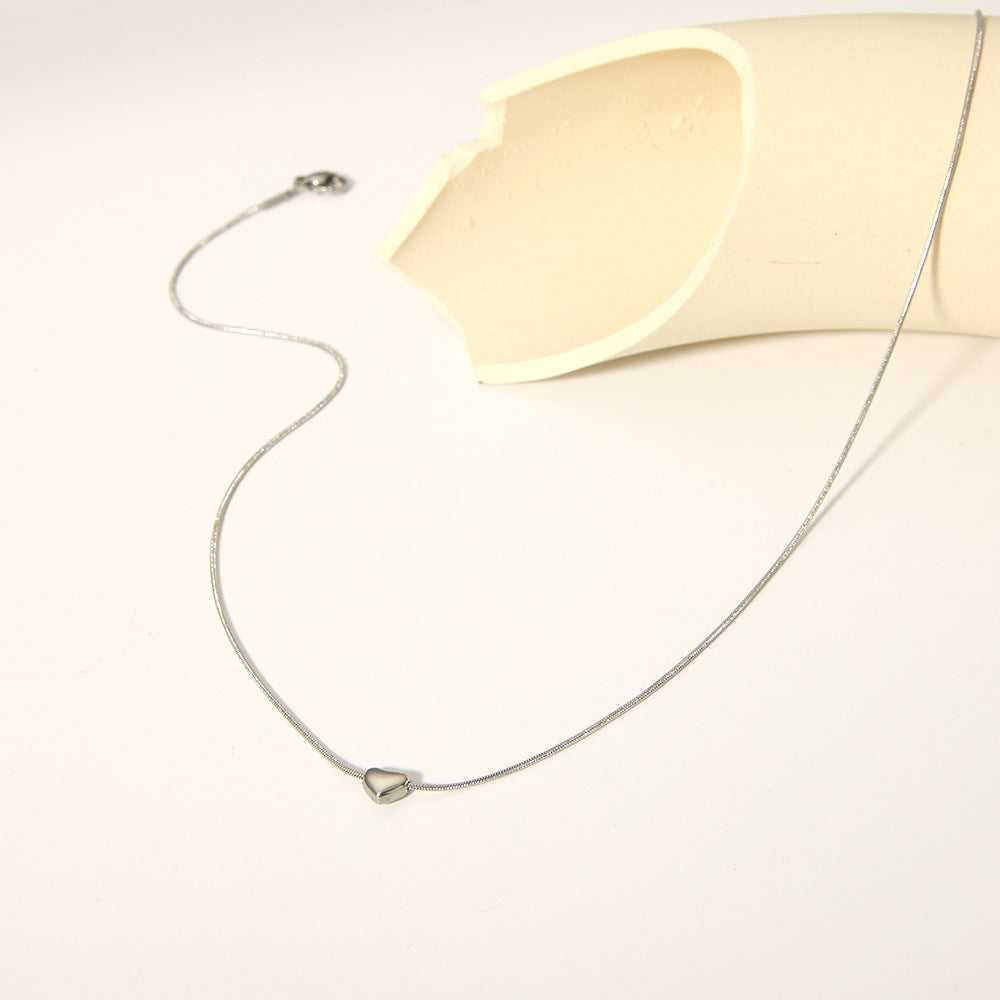 Collana Pendente Minimalista a Cuore da Donna in Acciaio al Titanio con Finitura Galvanizzata su Catena Snake