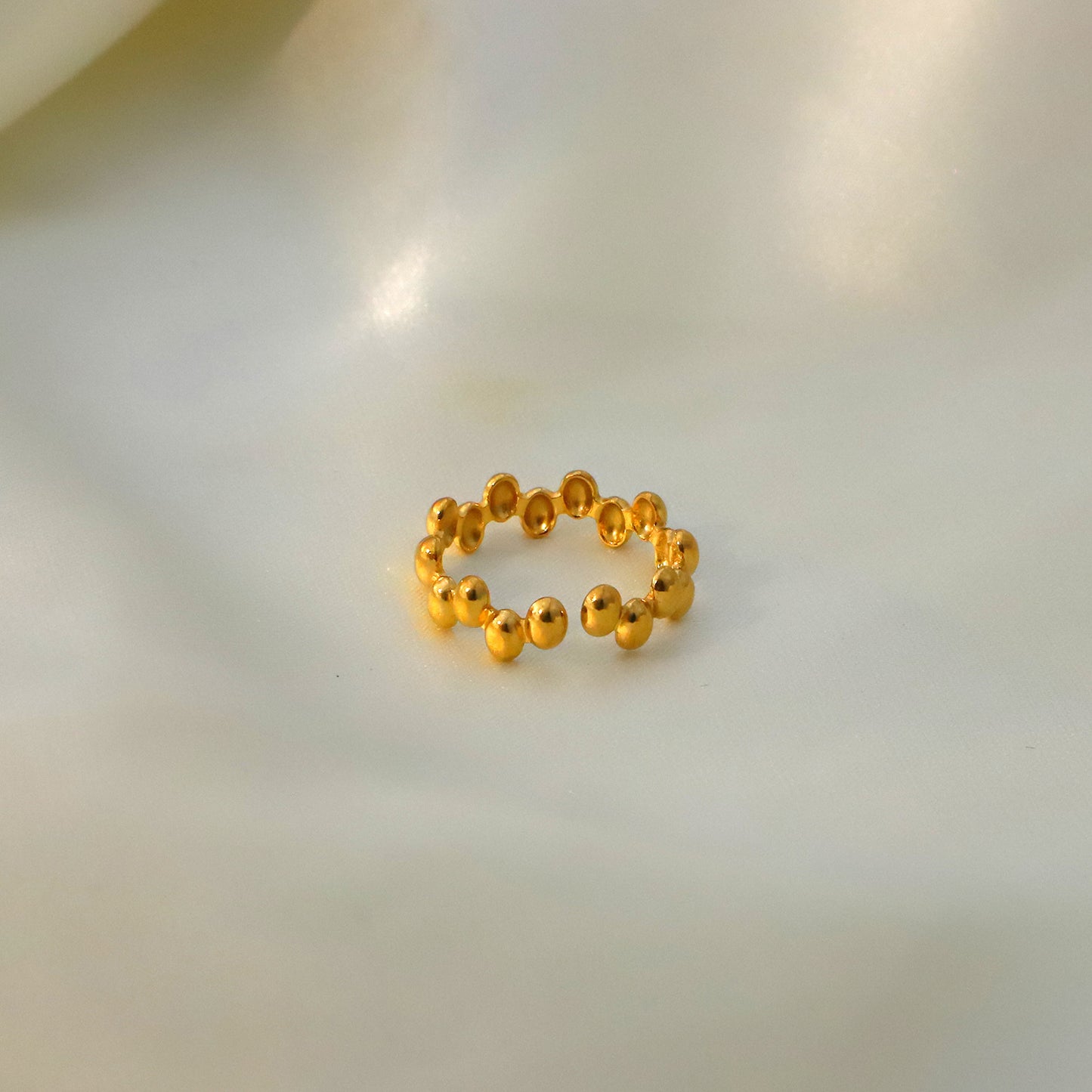 Anello da Donna Minimalista Geometrico in Acciaio al Titanio Placcato Oro 18K