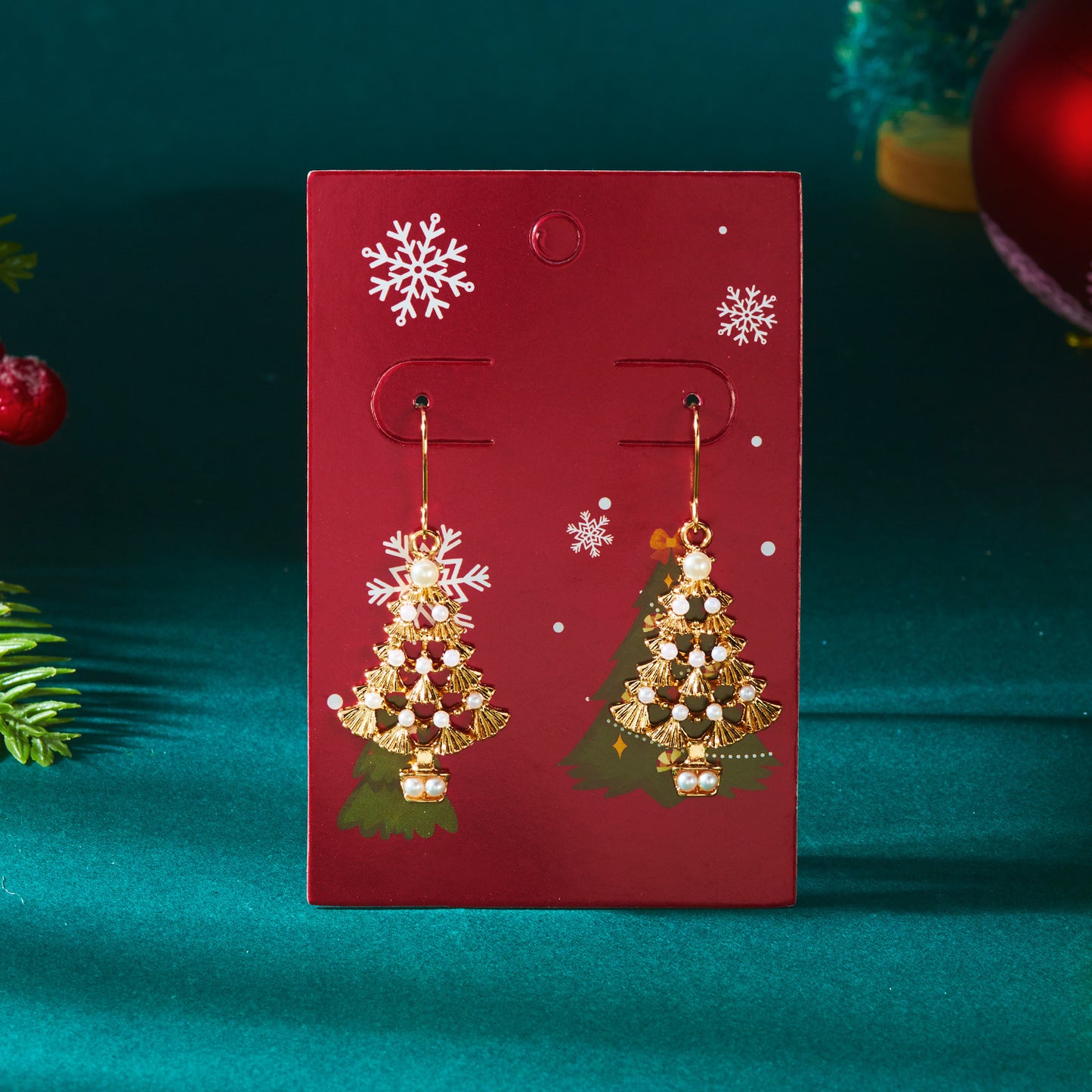 Pendientes de aro con colgante de árbol de Navidad, estilo dulce navideño, adornados con diamantes de imitación, diseño irregular y acabado de aleación chapada