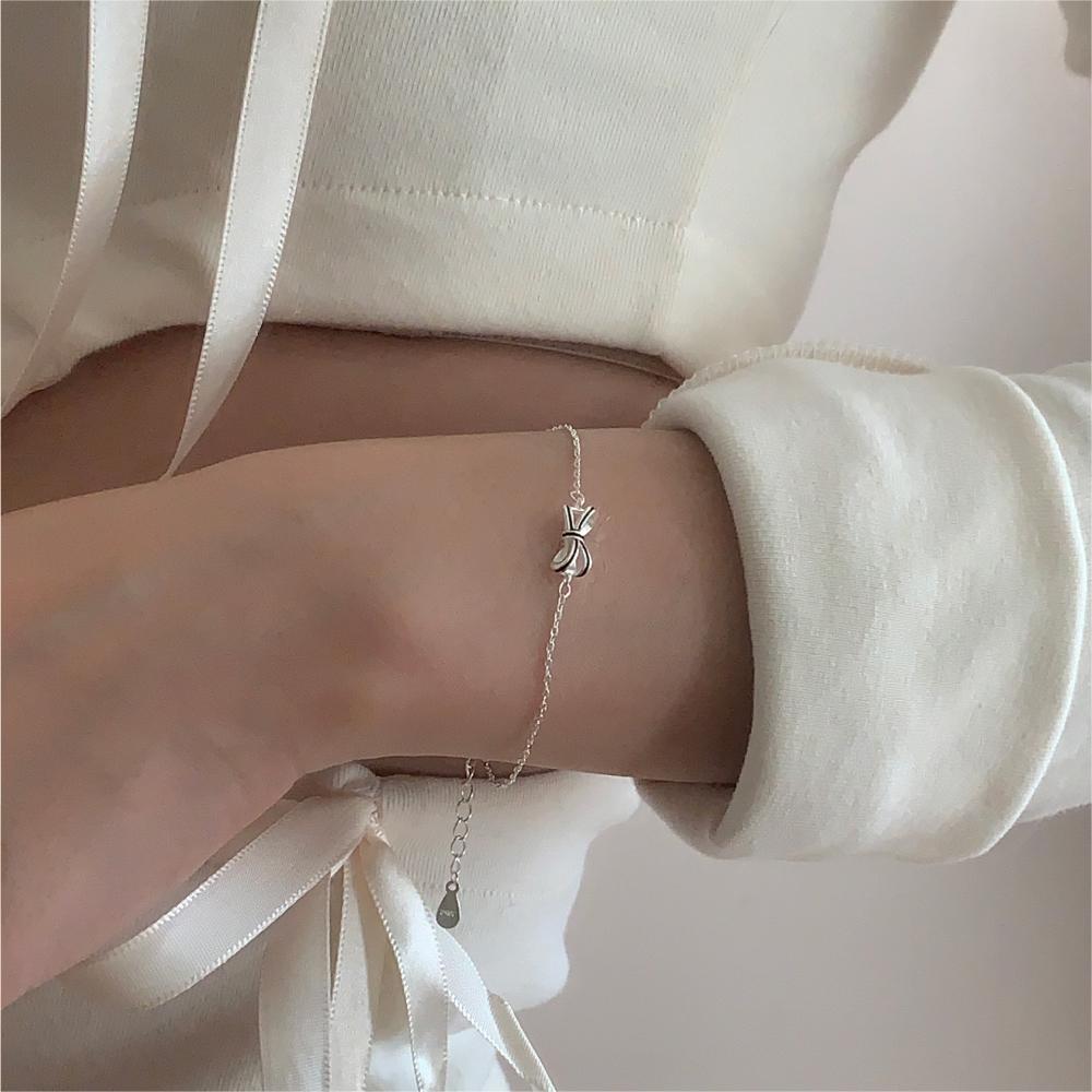 Minimalist Bow Knot Bracelet in 925 Sterling Silver with Geometric Edged Beads and Electroplated Finish