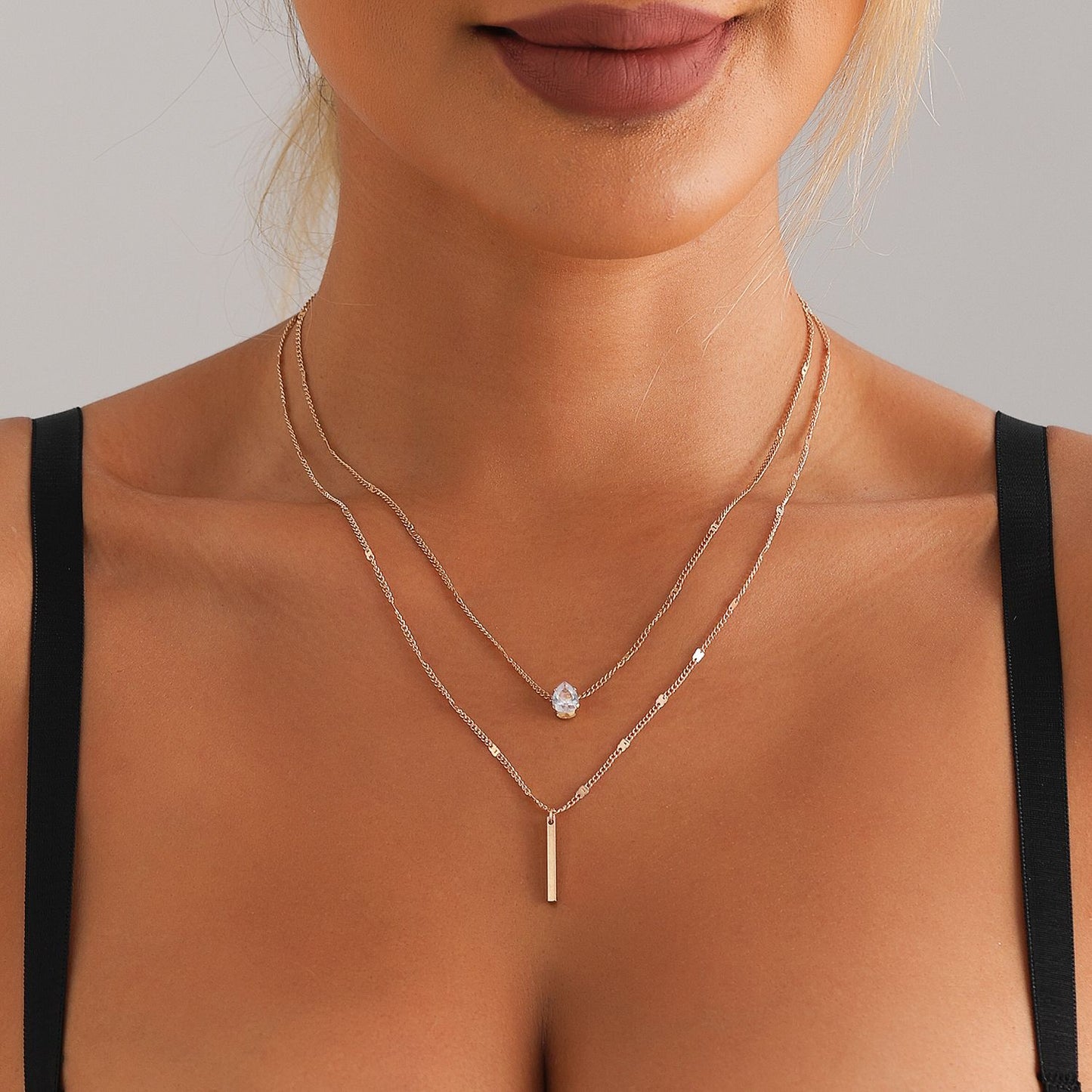 Minimalist Vintage Heart-Shaped Alloy Pendant Necklace with Plated Finish and Delicate Clavicle Chain for Women