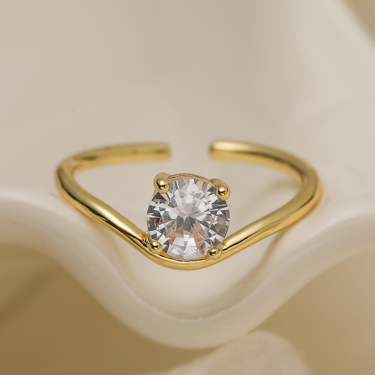Minimalist Geometric Copper Ring with 18K Gold Plating and Cubic Zirconia Inlay for Women