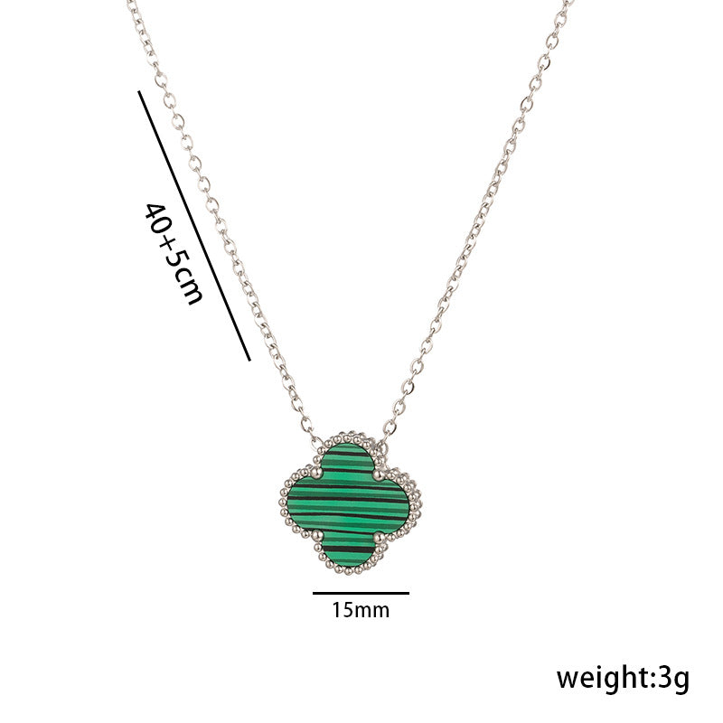 Collana con ciondolo a quadrifoglio geometrico alla moda da donna in acciaio al titanio con finitura galvanizzata