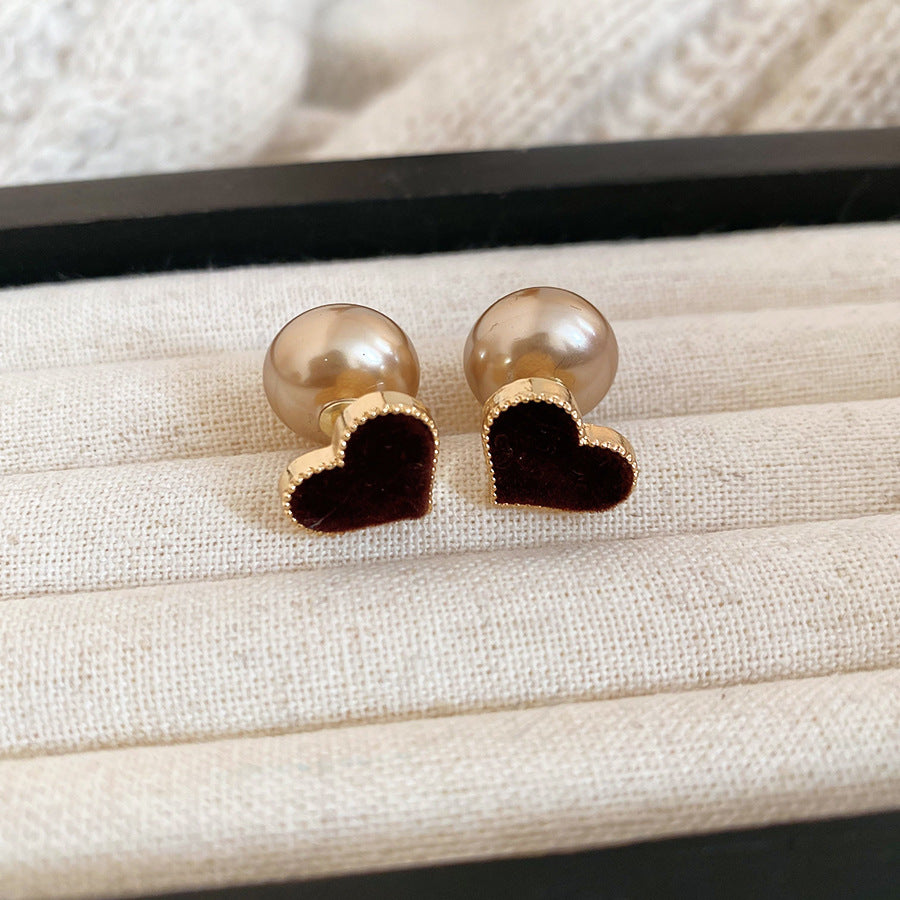 Orecchini a perno vintage minimalisti a forma di cuore con perle finte e perni in acciaio placcato per donna