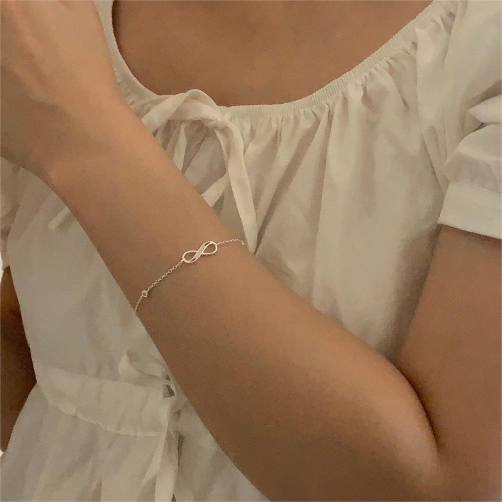 Bracciale Minimalista in Argento Sterling 925 con Zirconia Cubica a Forma di Infinito Geometrico a Figura Otto