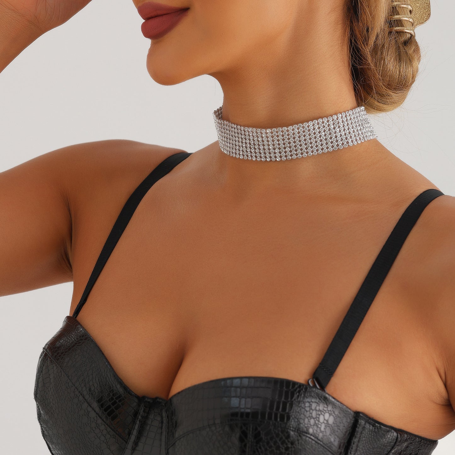 Geometric Style Shiny Rhinestone Clavicle Necklace for Women with Plated Metal Chain