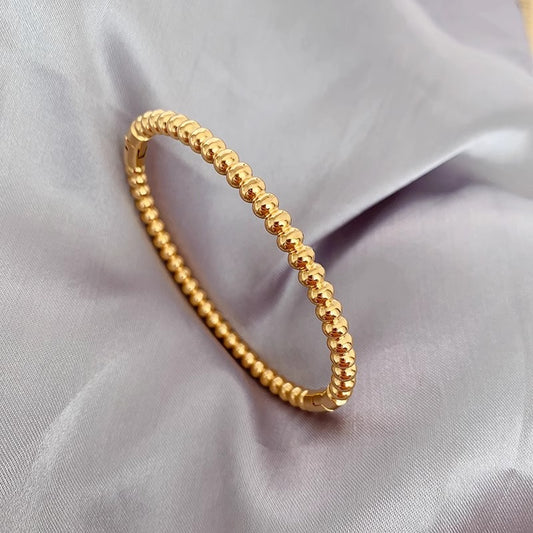 Pulsera Minimalista de Acero de Titanio Tono Dorado con Cuentas Redondas Pulidas para Mujer