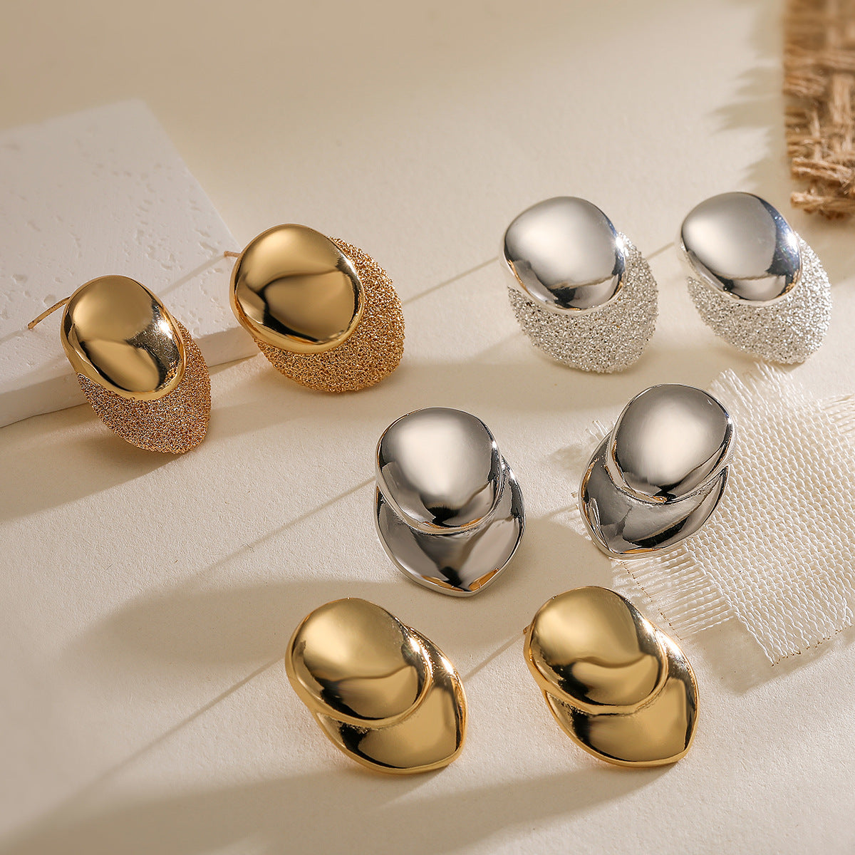 Orecchini a perno geometrici minimalisti in rame placcato oro per donna, alla moda e versatili, gioielli per tutti i giorni