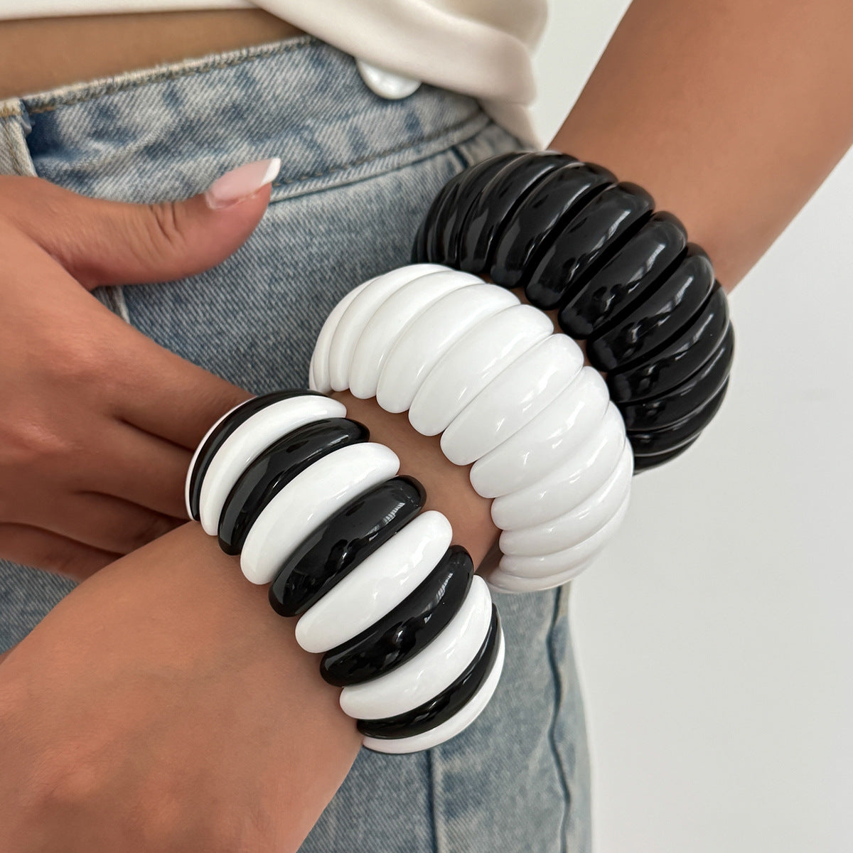 Elegant Geometric Oval Resin Bangle Bracelet for Women