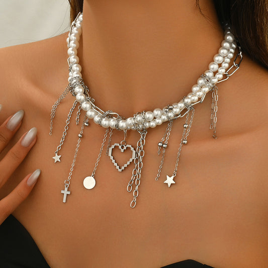 Collar de clavícula de moda con capas para mujer con colgante de incrustación de perlas en forma de corazón en aleación de zinc, acento de borla y diseño geométrico