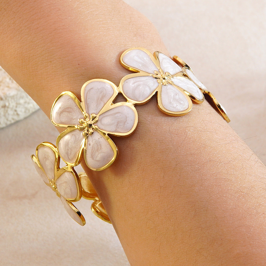 Bracciale a Polsino Aperto in Acciaio Inossidabile con Fiore a Cinque Petali, Motivo Floreale Casual