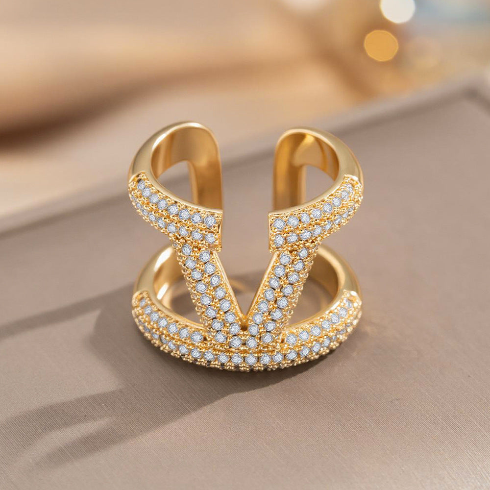 Anello aperto regolabile da donna in oro 18 carati con lettera V in zircone micro-pavé, stile minimalista moderno