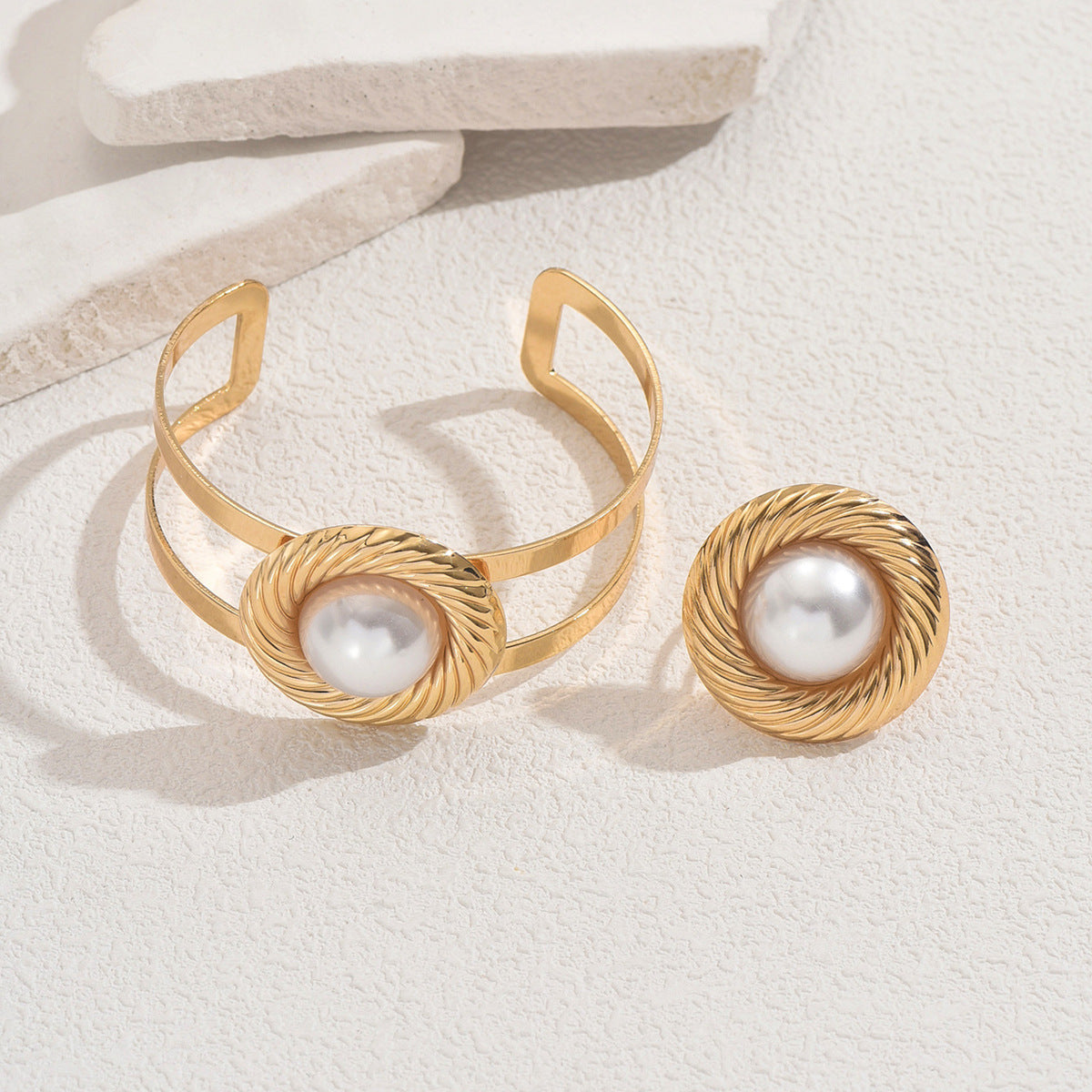 Set di bracciale e anello da donna a cerchio geometrico con intarsio di perle in lega