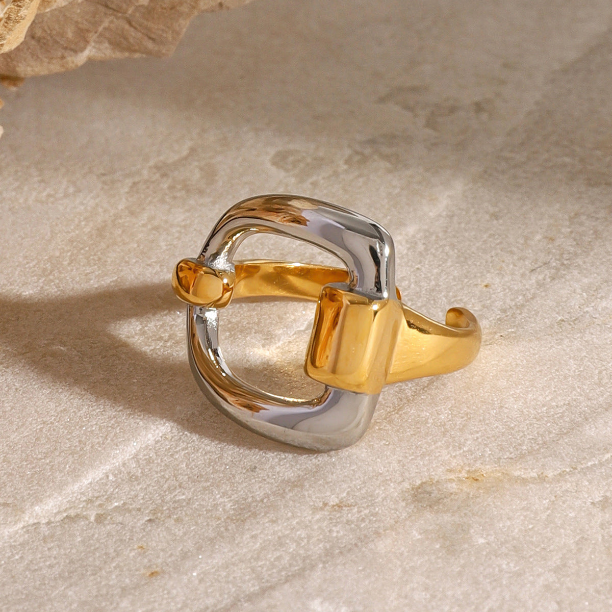 Anello a Lettera Minimalista in Acciaio Inossidabile Placcato Oro e Argento da Donna