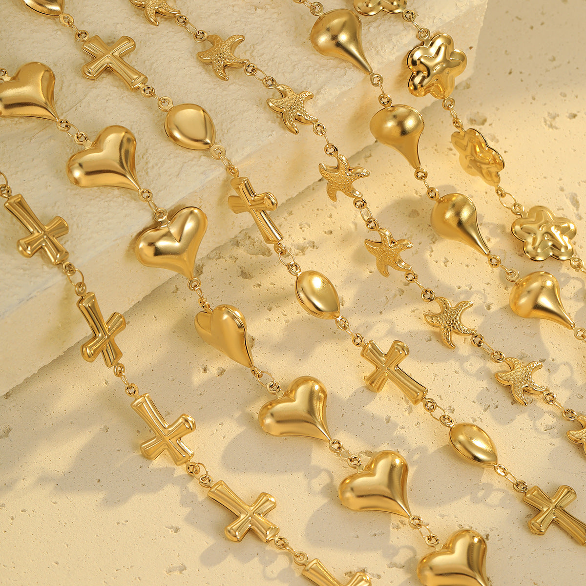 Collar con colgante de estrella, flor y corazón de acero inoxidable minimalista a la moda con acabado chapado para mujer