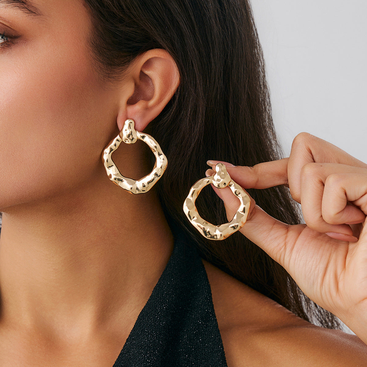 Pendientes minimalistas de aleación con forma geométrica de C irregular, chapados en oro, para mujer