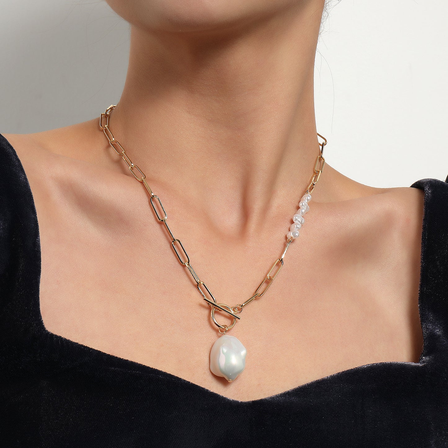 Geometric Circle Asymmetrical Mother of Pearl Pendant Necklace for Women Alloy Curb Chain