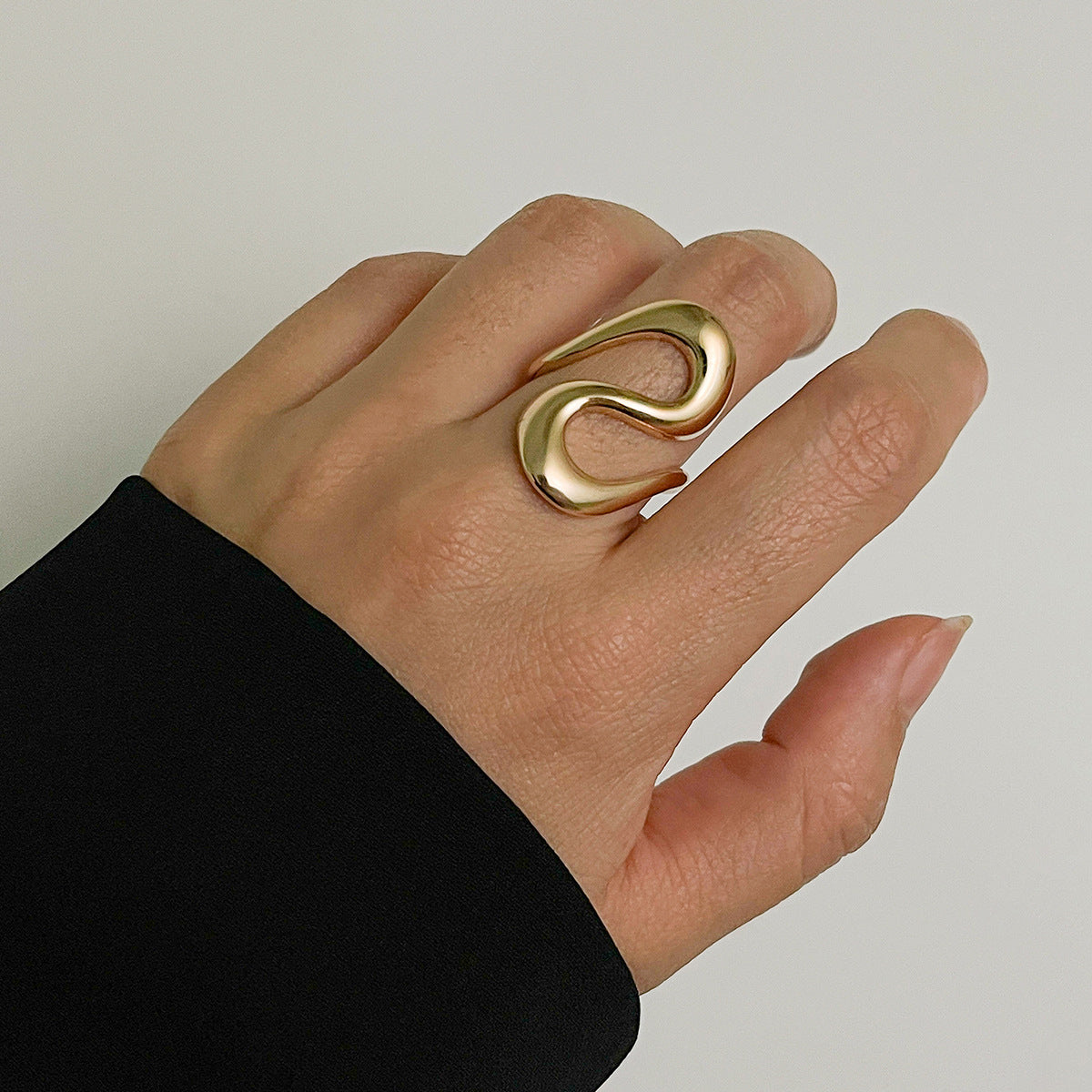 Minimalist Irregular Teardrop Geometric Alloy Plated Ring with Pearl and Floral Design for Women