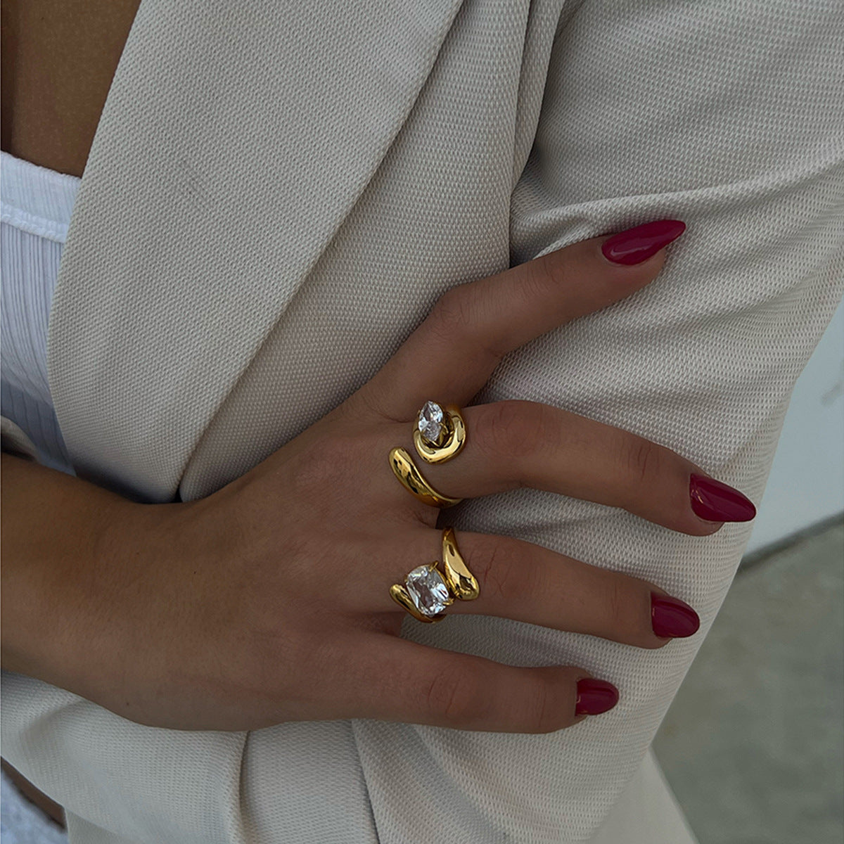 Anello da donna minimalista geometrico placcato in acciaio inossidabile con zirconia