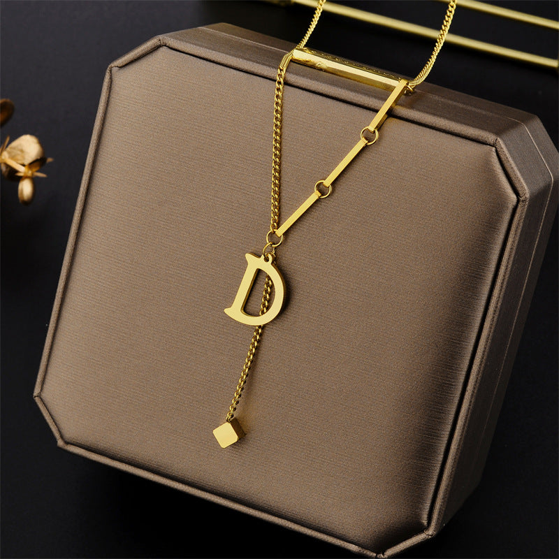 Collar minimalista con colgante de letra D de acero de titanio chapado en oro de 18 quilates y cadena de cuentas redondas geométricas para mujer