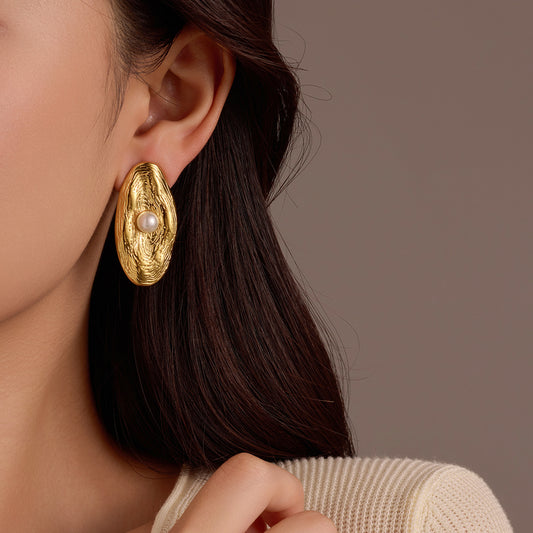 Orecchini a perno da donna alla moda con perle ovali rugose in acciaio inossidabile e placcatura in oro 18 carati